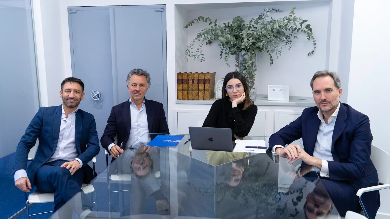 El equipo de Escalera &amp; Tuset en la sala de reuniones